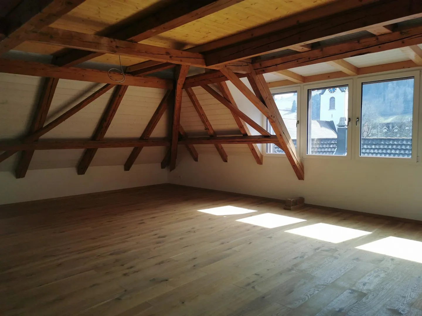 Charmante 3.5 - Dachwohnung in Brunnadern - Foto 5 von 9