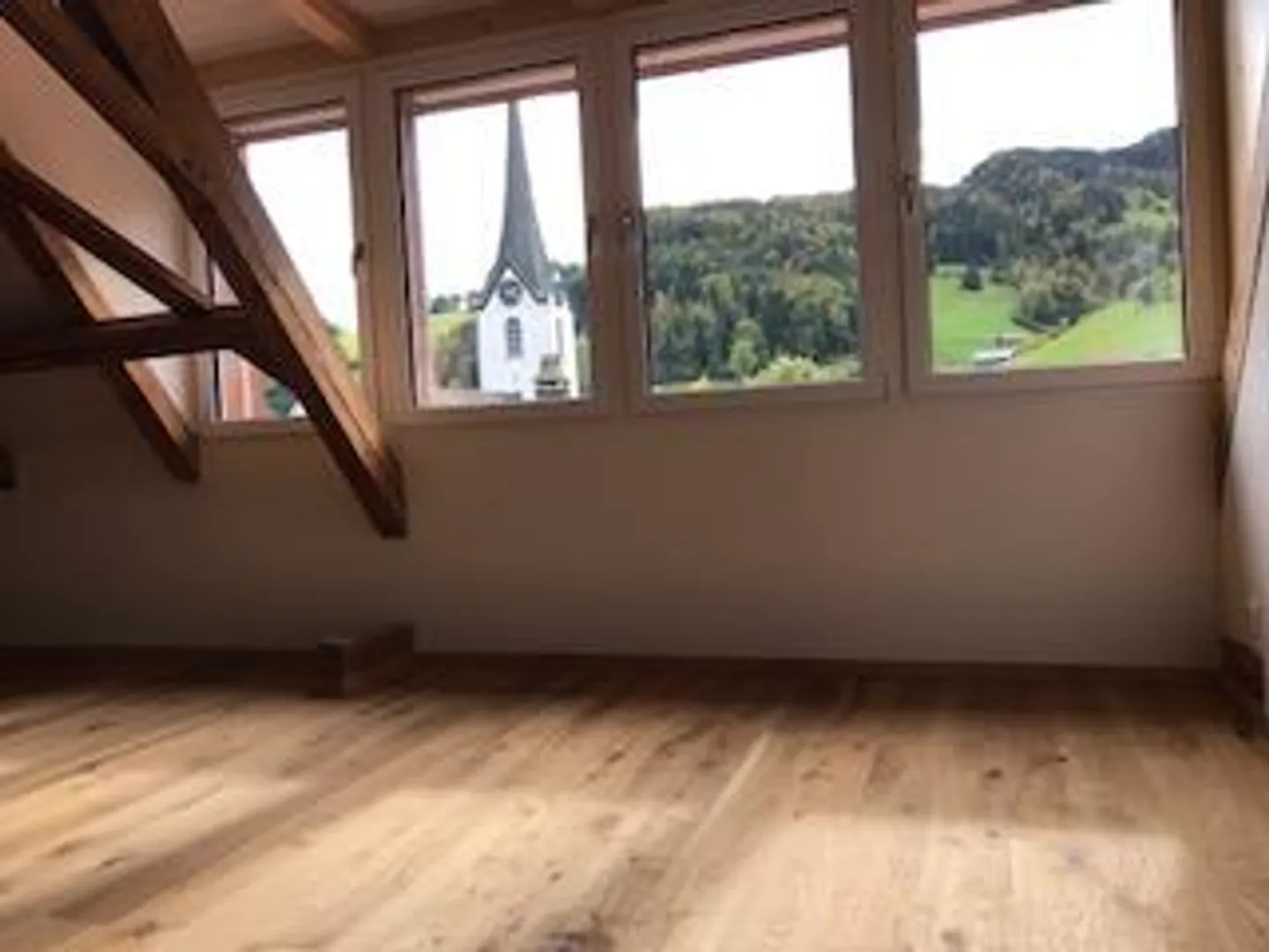 Charmante 3.5 - Dachwohnung in Brunnadern - Foto 6 von 9
