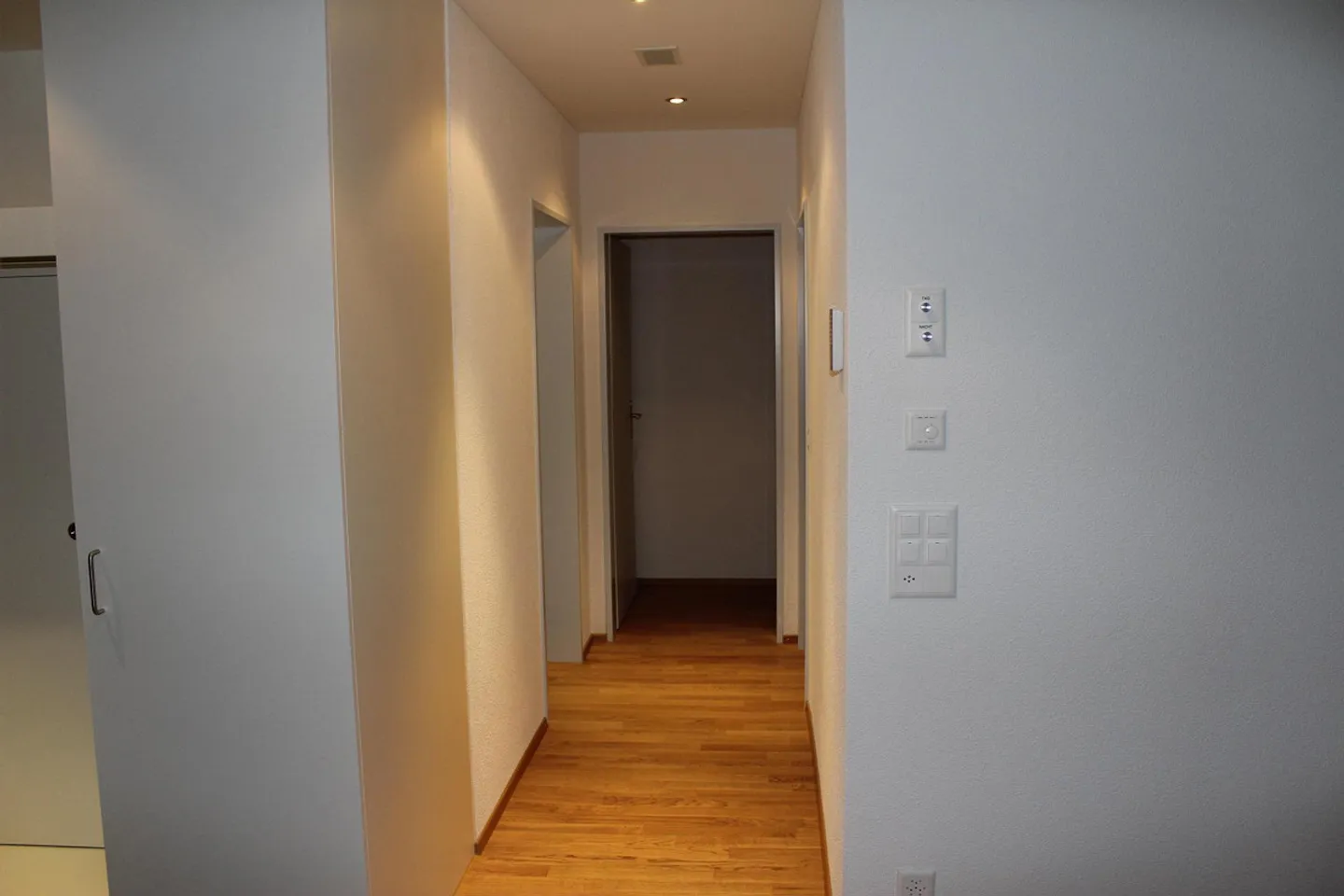 Appartamento moderno di 3,5 stanze con ampio balcone - Foto 7 di 13