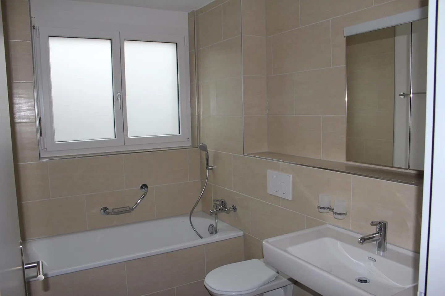 Appartamento moderno di 3,5 stanze con ampio balcone - Foto 5 di 13
