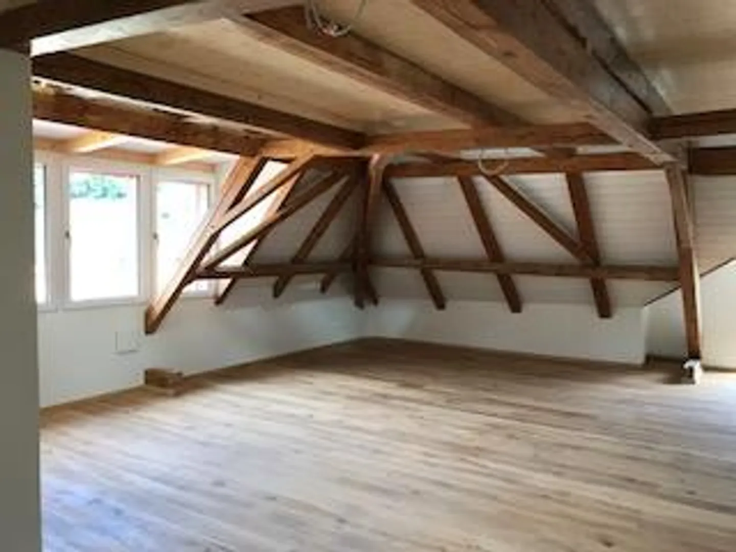 Charmante 3.5 - Dachwohnung in Brunnadern - Foto 3 von 9