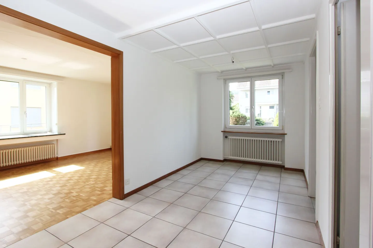 Casa unifamiliare attraente - grande giardino, piscina con pergola, garage e posto auto - Foto 5 di 13