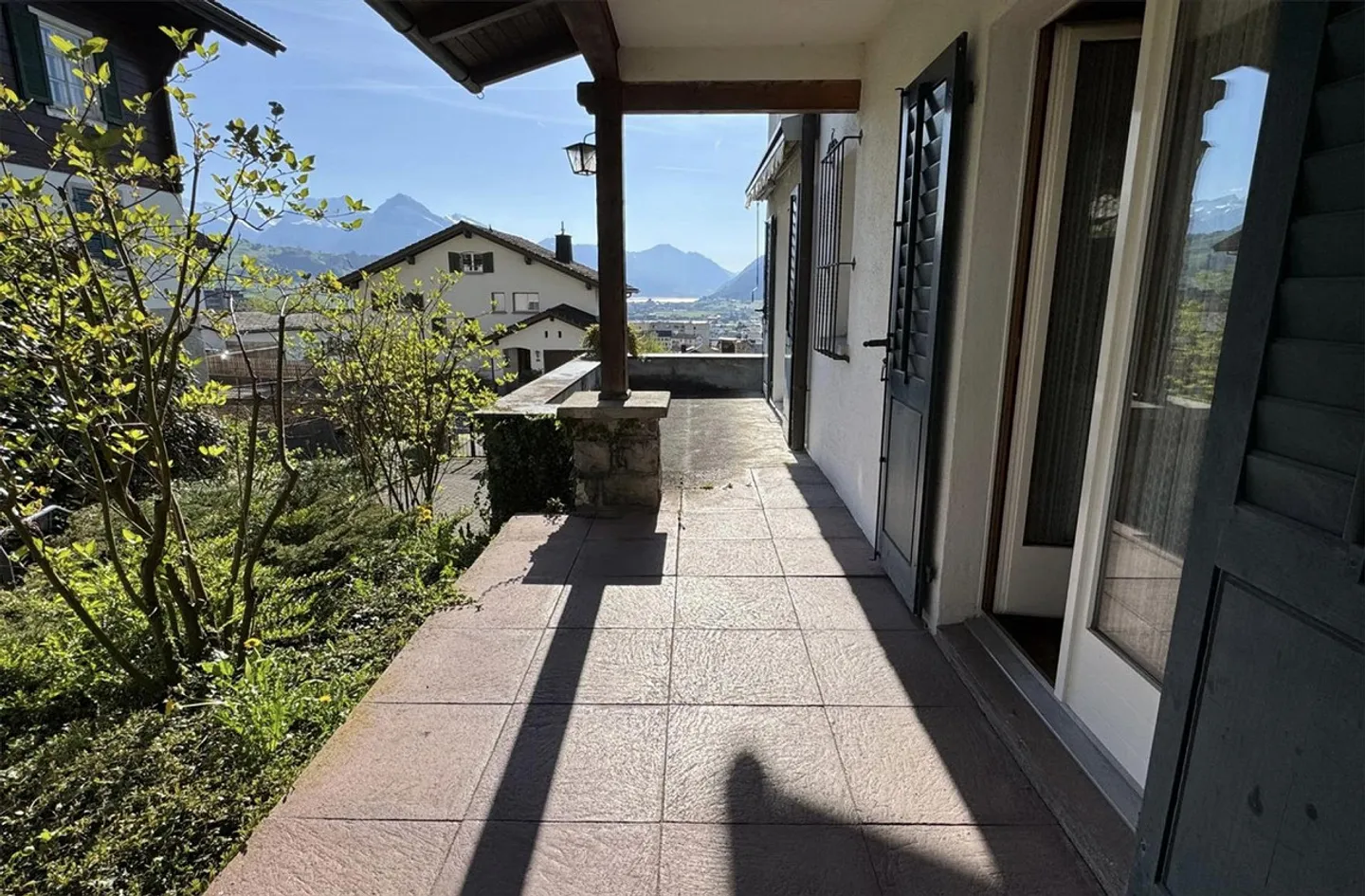 Affascinante casa unifamiliare di 6,5 stanze a Schwyz - Foto 3 di 13
