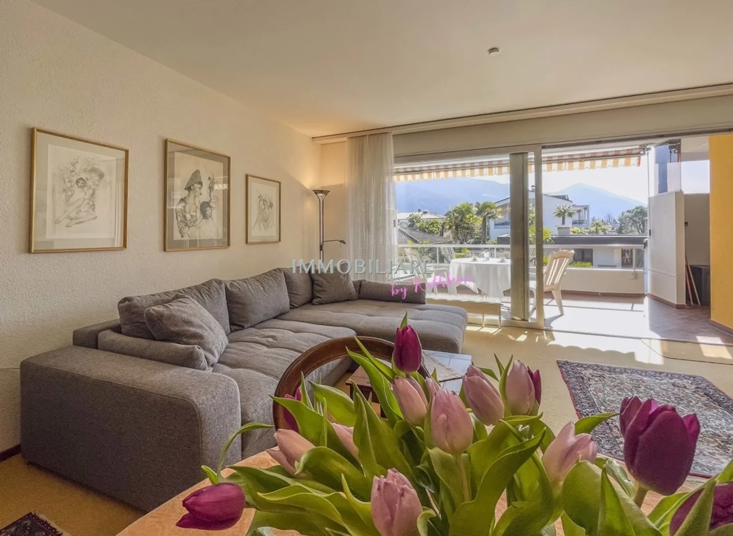 Bright, quiet holiday apartment with large balcony, communal pool - Photo 3 of 11