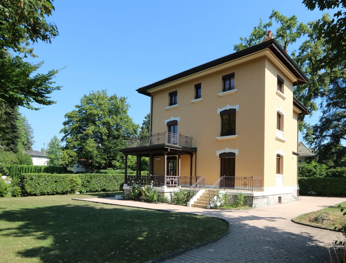 Villa with 13 rooms on fenced property in Chêne-Bougeries - Photo 1 of 17