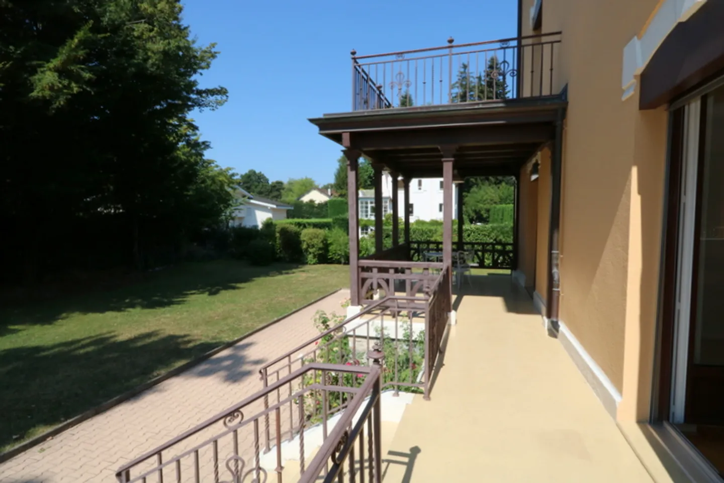 Villa with 13 rooms on fenced property in Chêne-Bougeries - Photo 3 of 17