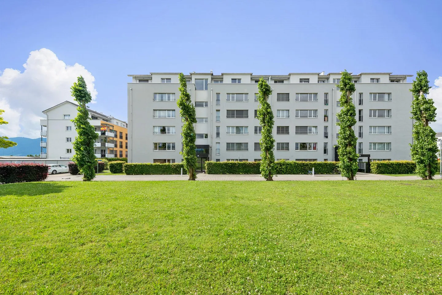 Cerchi un posto per moto a Jona? Ne abbiamo uno! - Foto 1 di 1