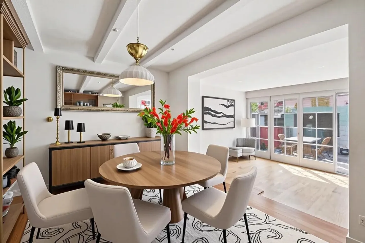 The house for everyone who prefers living to renovating.... - Photo 3 of 11