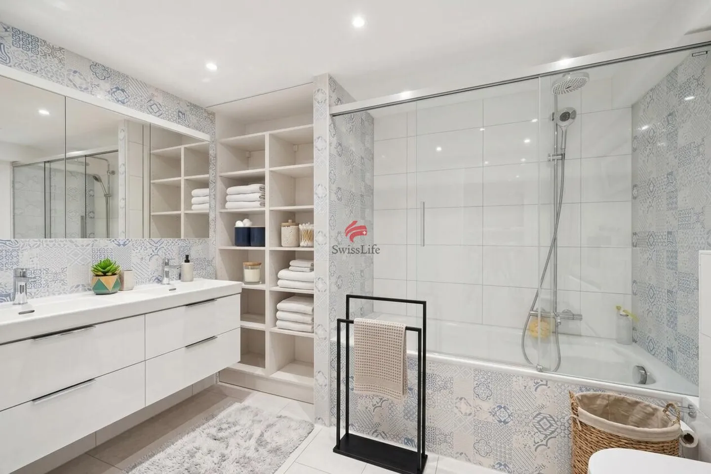 The house for everyone who prefers living to renovating.... - Photo 7 of 11
