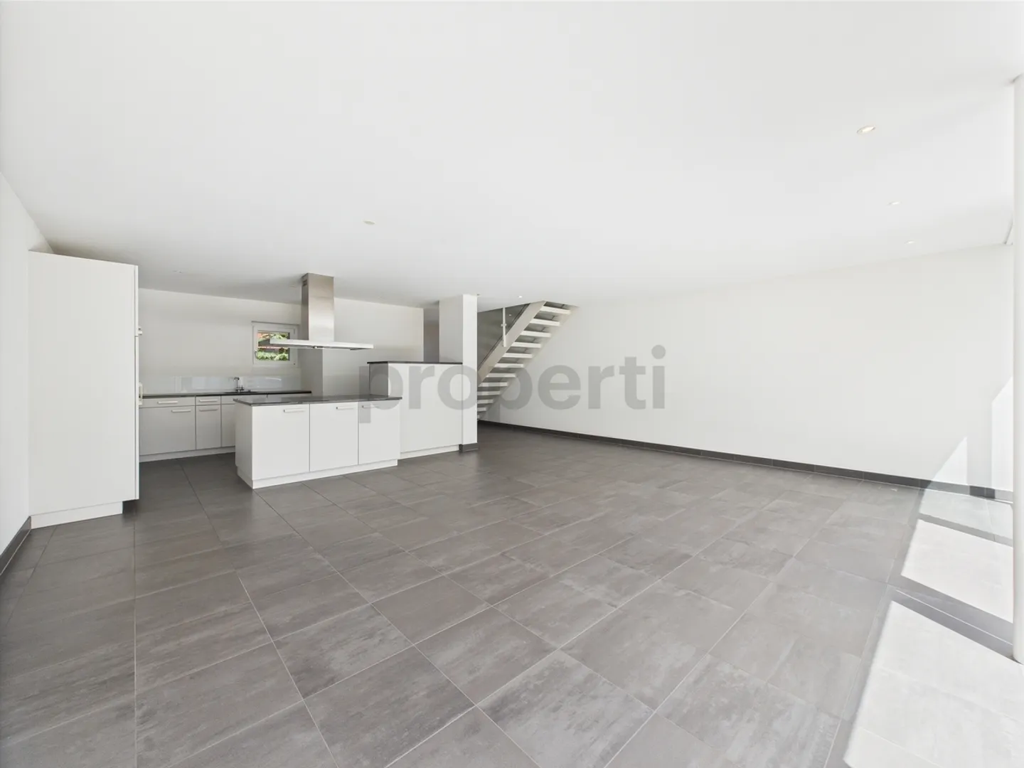 Casa a schiera spaziosa con giardino e balcone a Schübelbach - Possibilità di affitto con riscatto - Foto 2 di 11