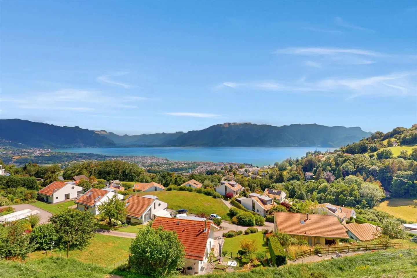 In JONGNY, beautiful 4.5-room apartment with breathtaking lake view! - Photo 1 of 13