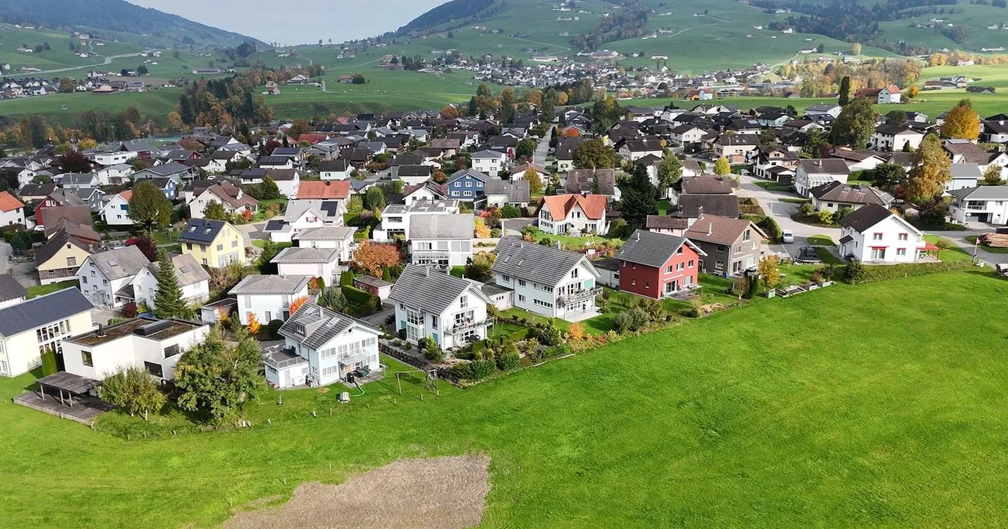 Appartamento di 4.5 locali al piano terra con ampio patio in posizione tranquilla - Foto 18 di 20