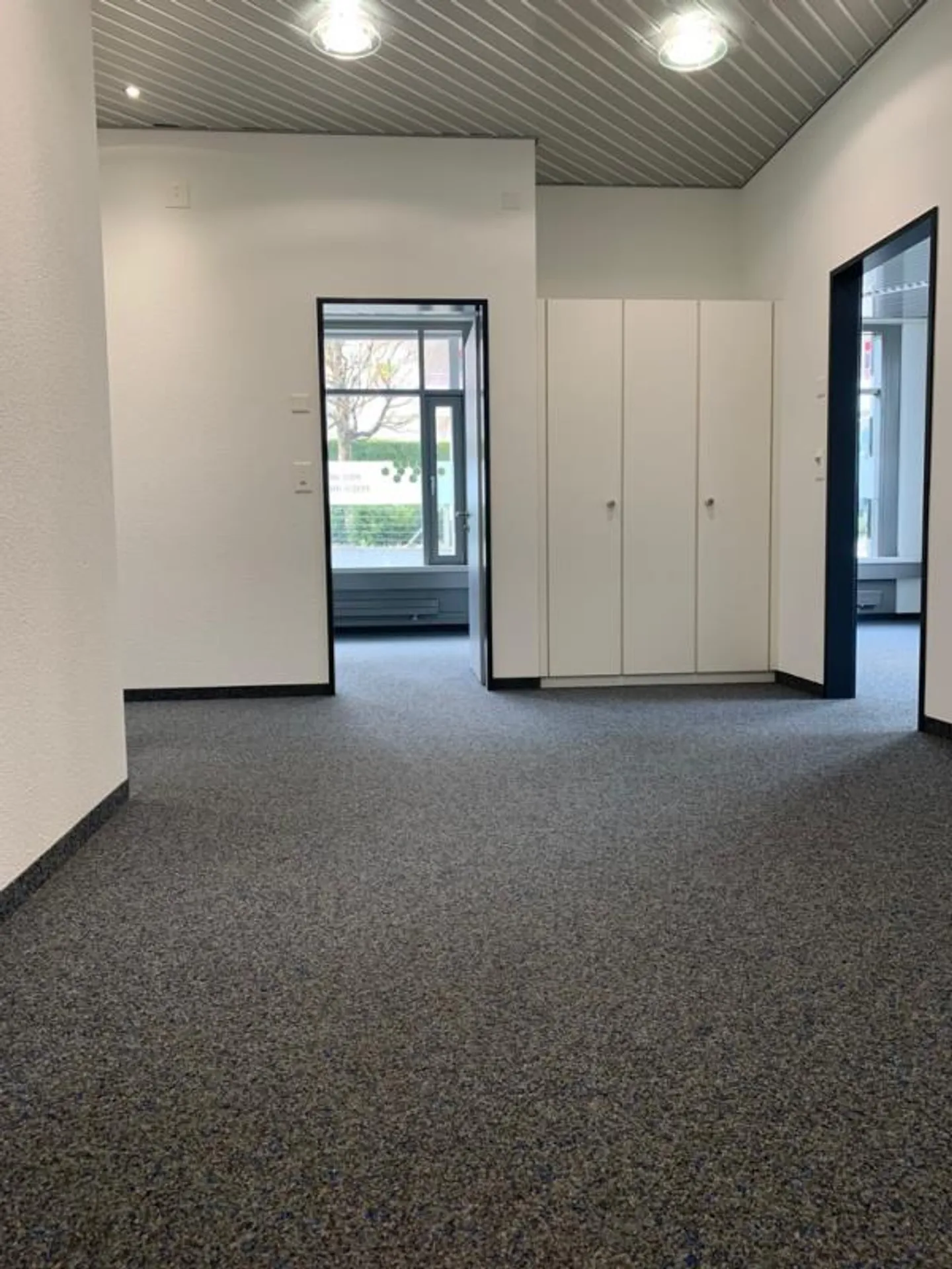 Attraktive Büroräume an zentraler Lage in steuergünstiger Gemeinde! - Foto 5 von 8