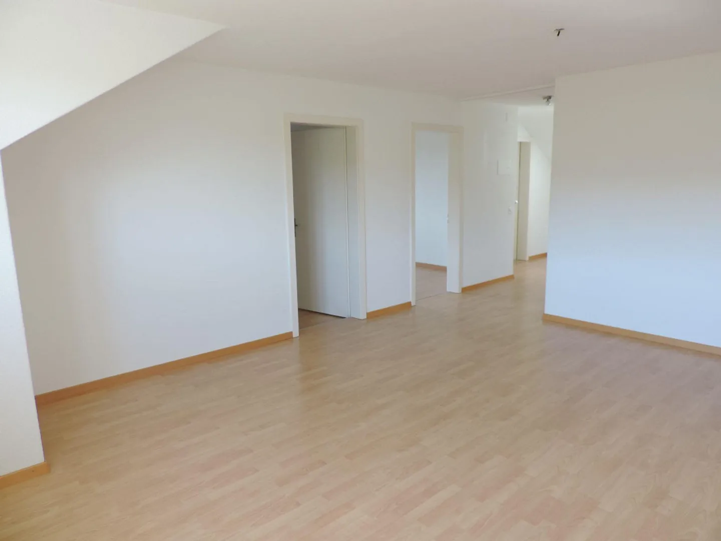 Charmante appartement de 3 pièces dans les combles - Photo 3 sur 9