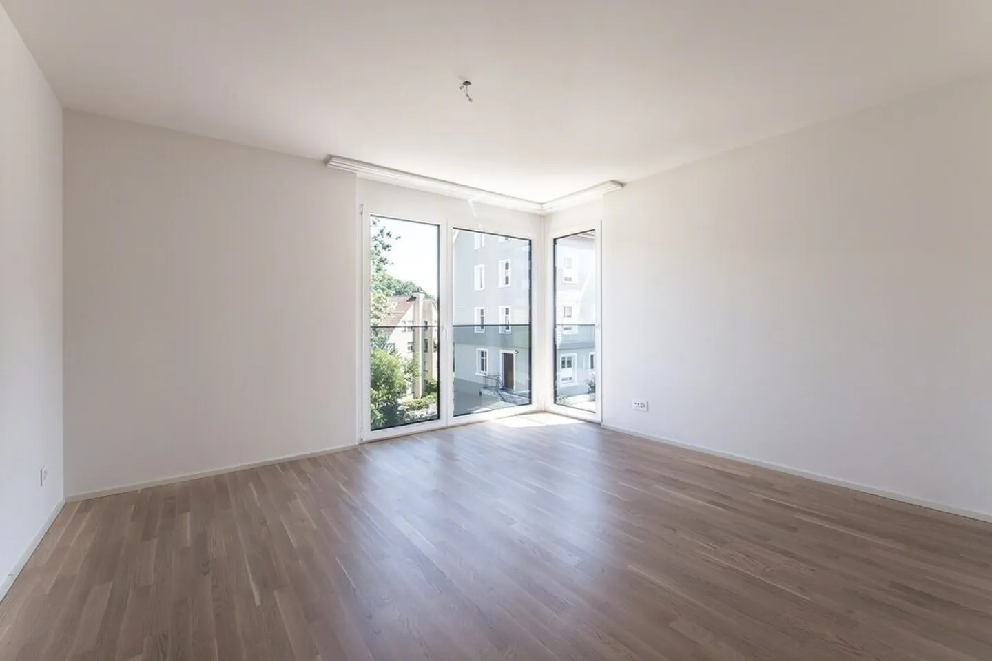 Modern Apartment in Quiet Area - Photo 4 of 10