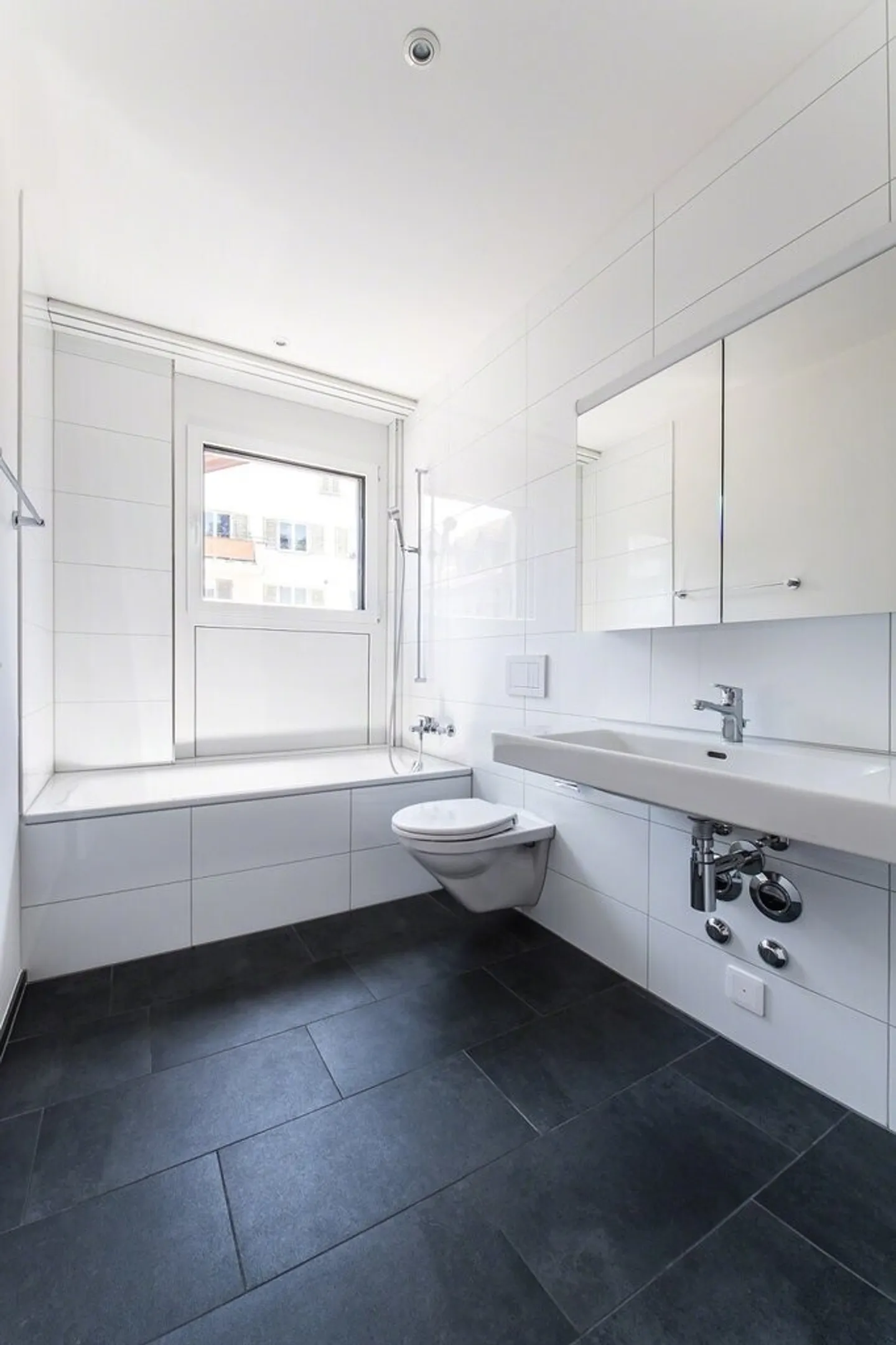 Modern Apartment in Quiet Area - Photo 7 of 10