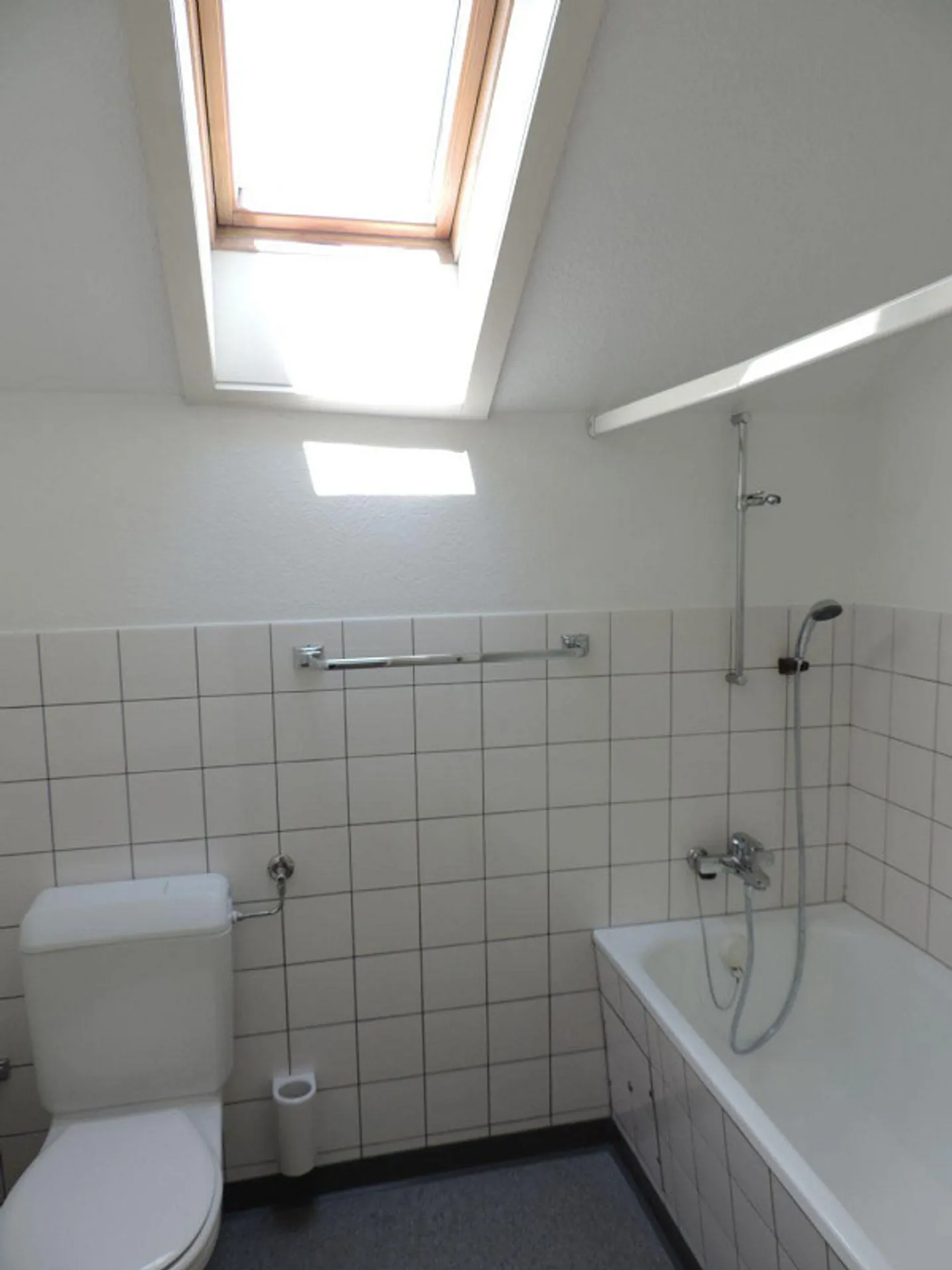 Charmante appartement de 3 pièces dans les combles - Photo 8 sur 9