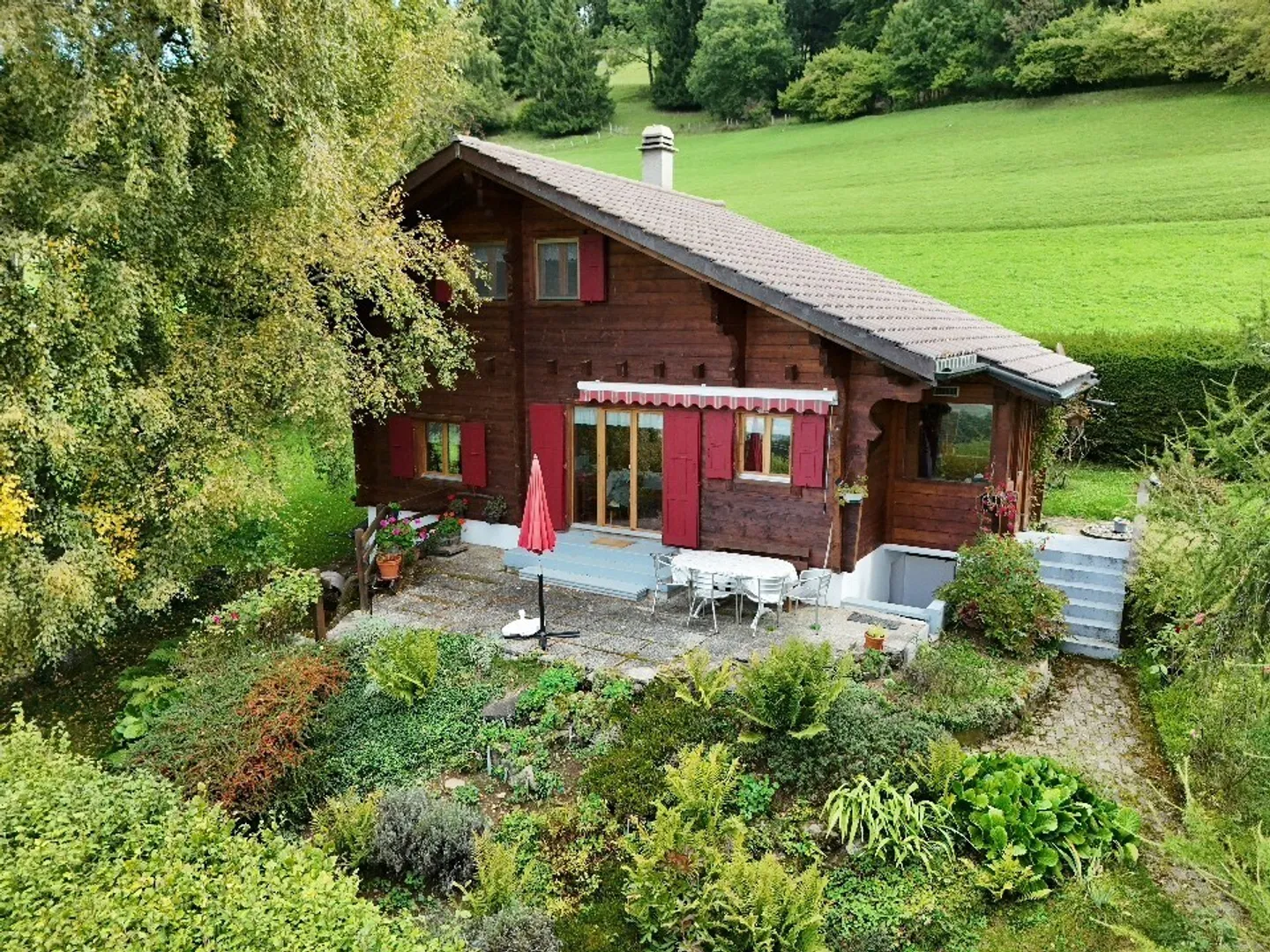 25 17 Charming chalet in Panex - Photo 3 of 13