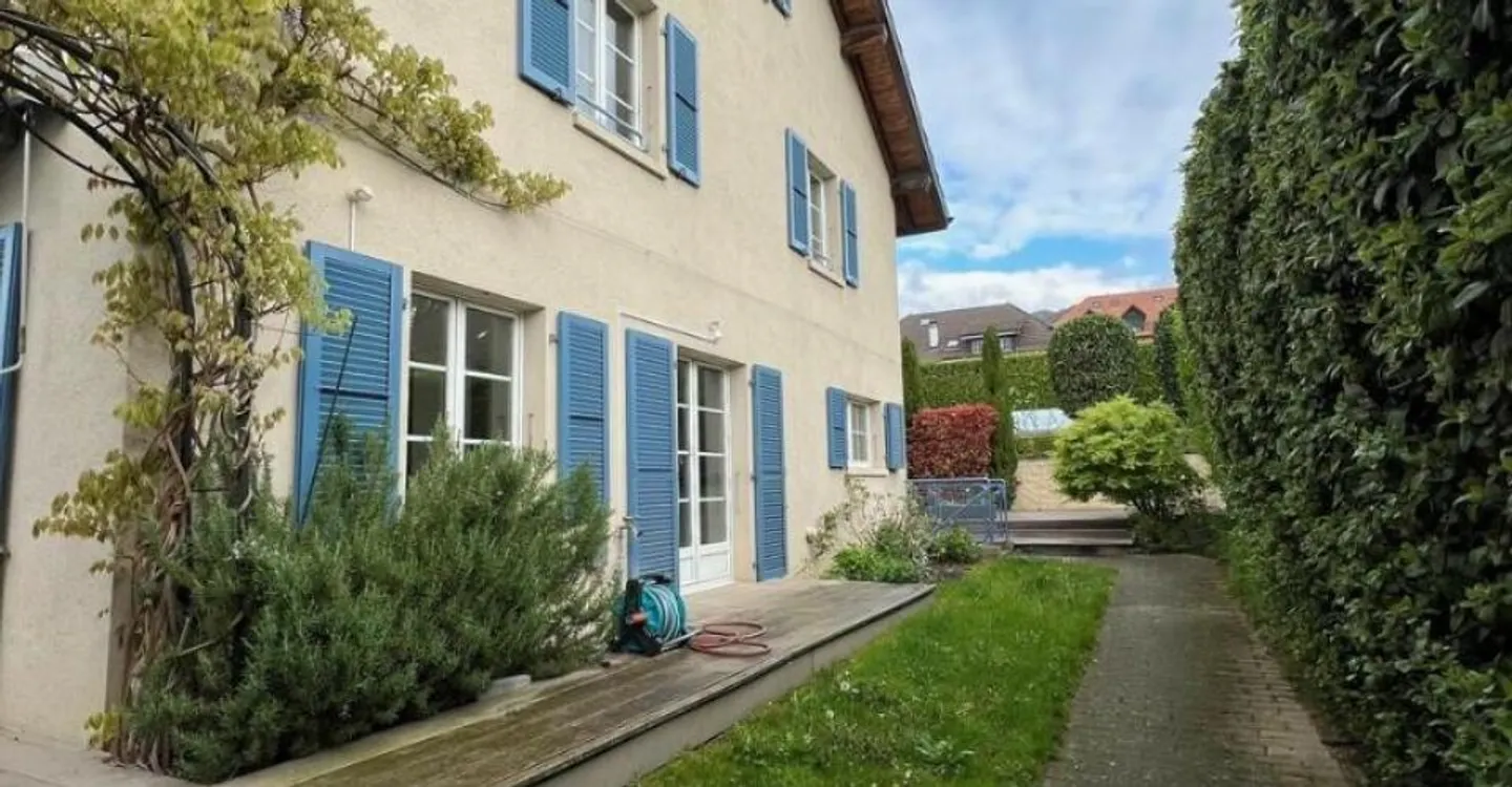 Semi-Detached Villa - Photo 1 of 13