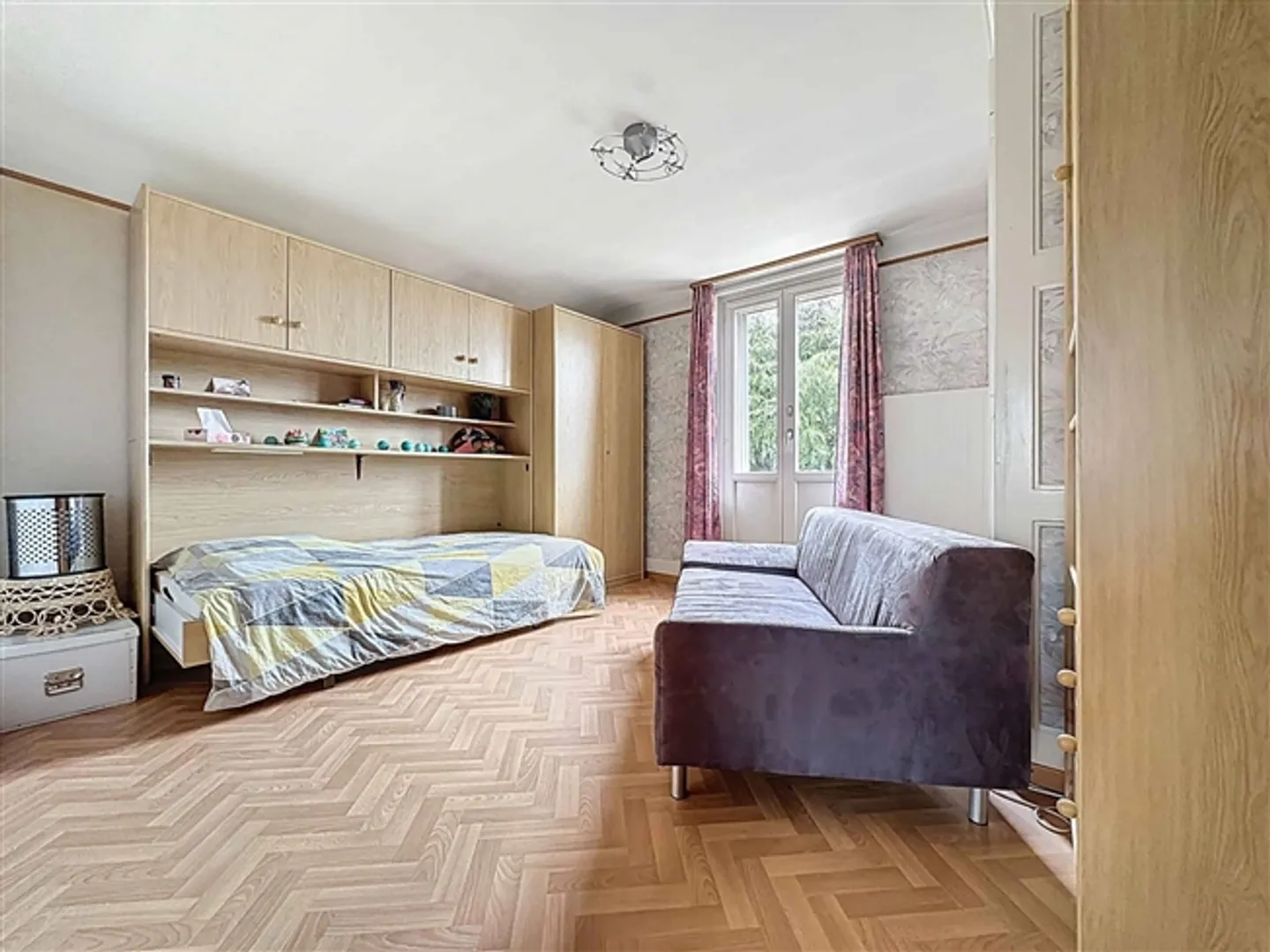 Einfamilienhaus mit 4.5 Zimmern, Terrasse und Garten - Foto 6 von 12