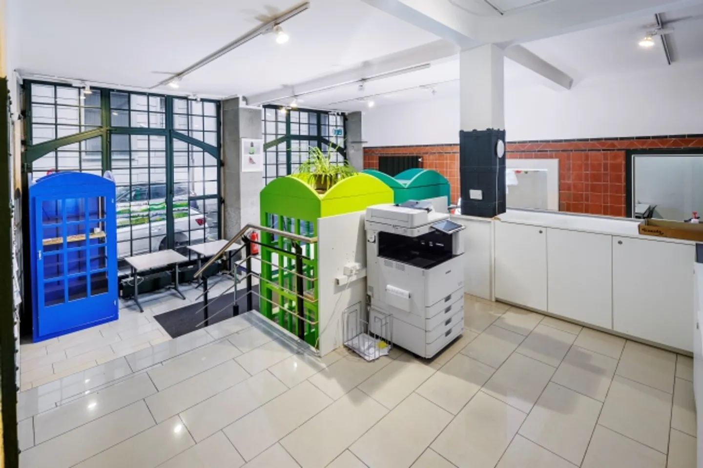 Mixed-use building for rent - Photo 6 of 13