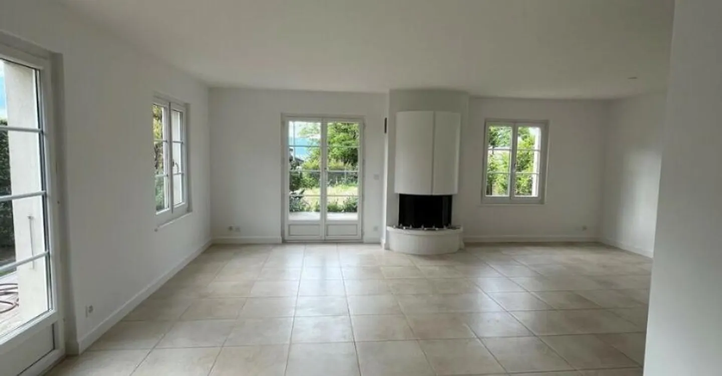 Semi-Detached Villa - Photo 7 of 13