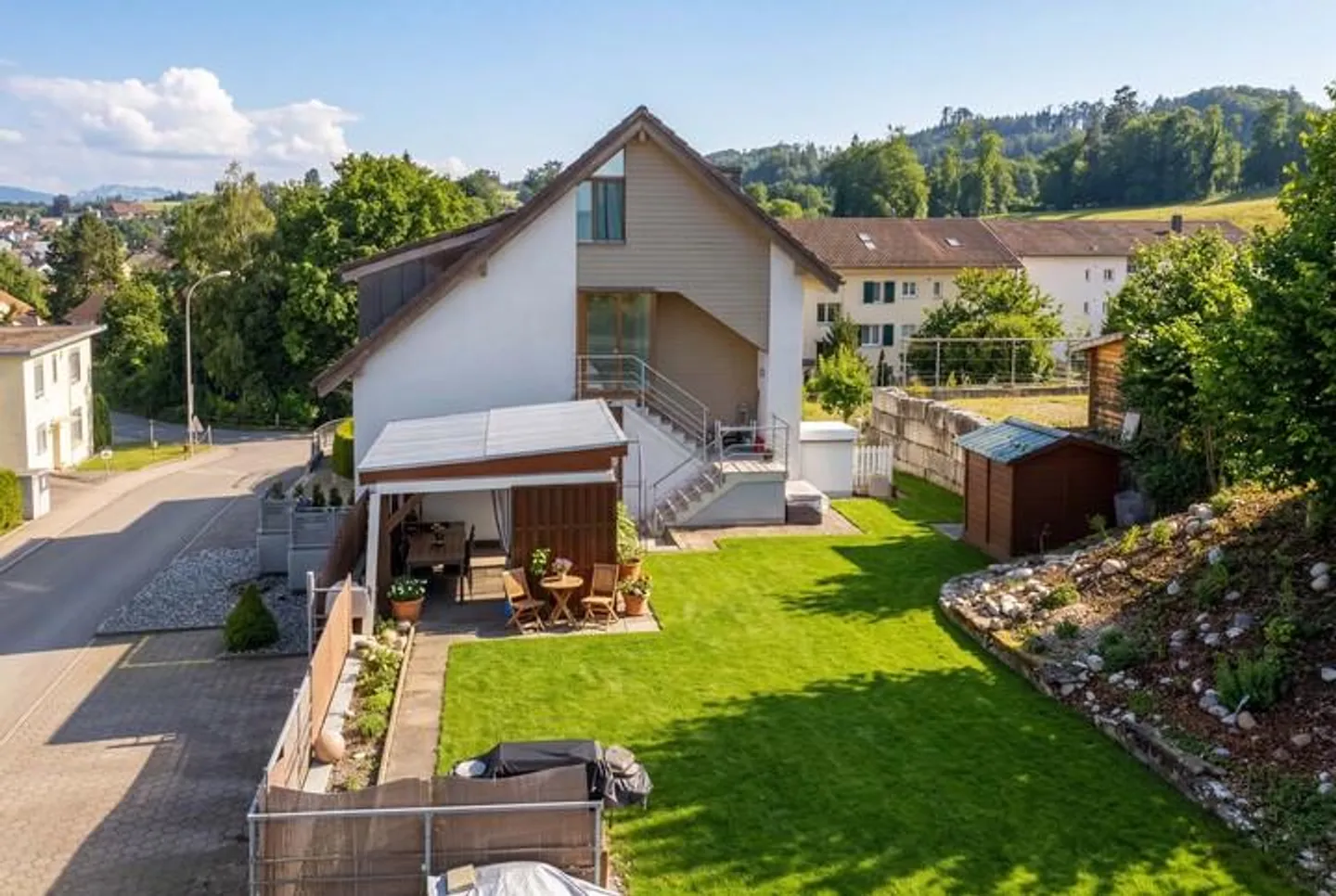 Maison multifamiliale polyvalente - Photo 1 sur 9