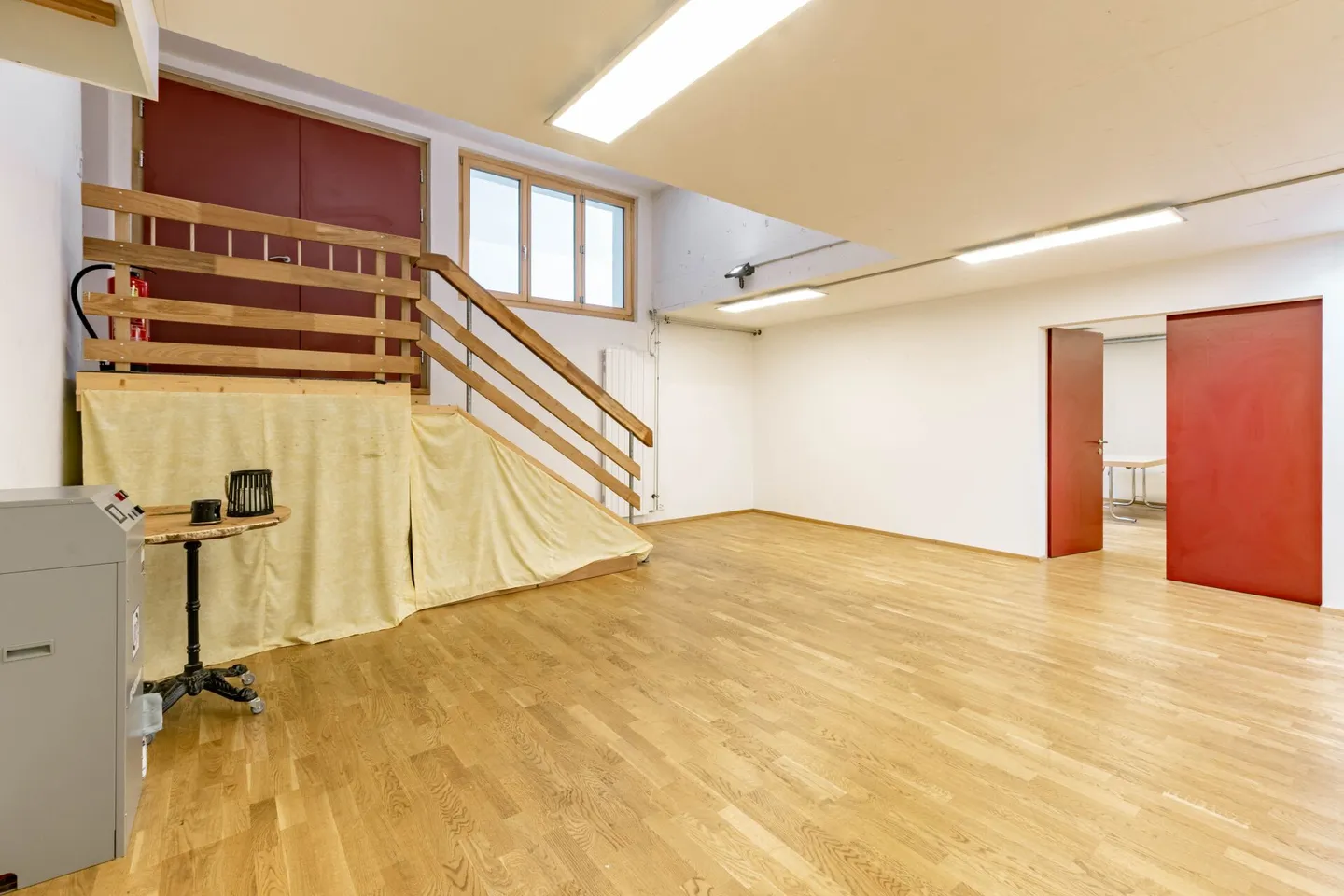 Studio spacieux au niveau inférieur avec lumière naturelle - Photo 3 sur 6