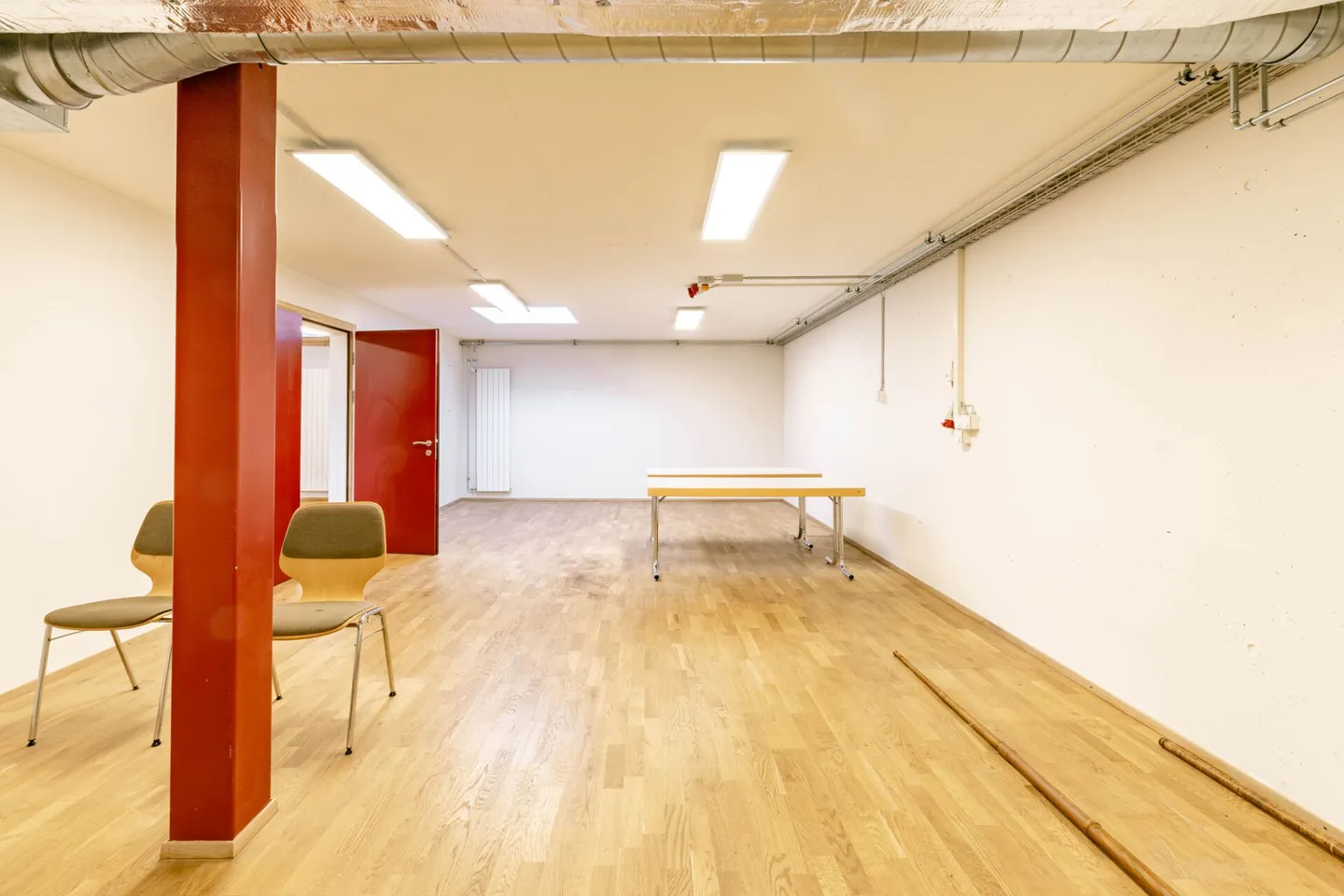 Studio spacieux au niveau inférieur avec lumière naturelle - Photo 5 sur 6