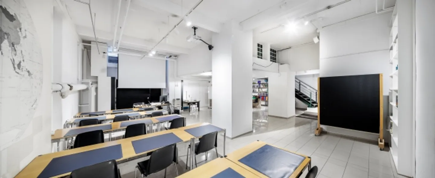 Mixed-use building for rent - Photo 12 of 13