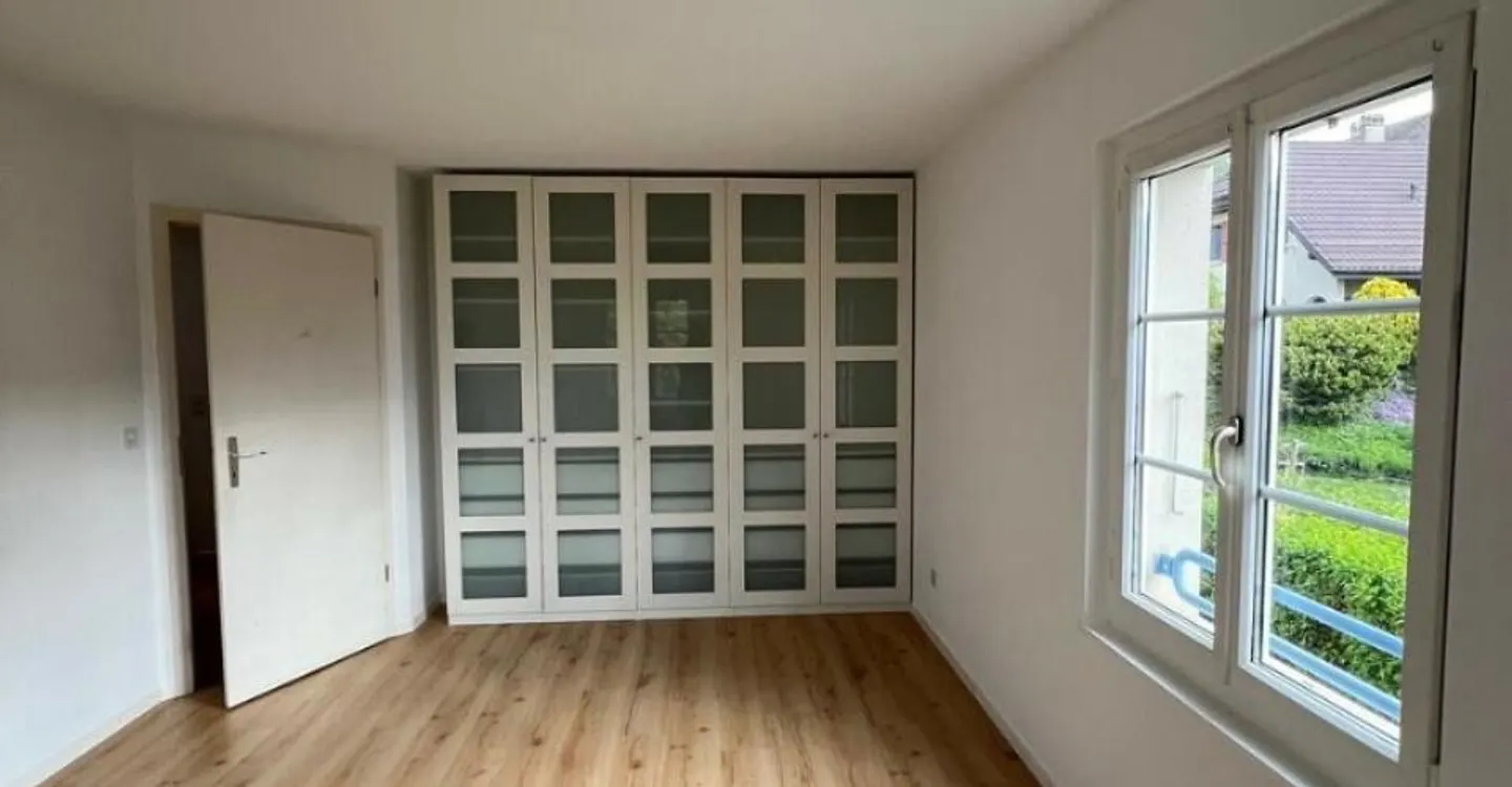 Semi-Detached Villa - Photo 11 of 13