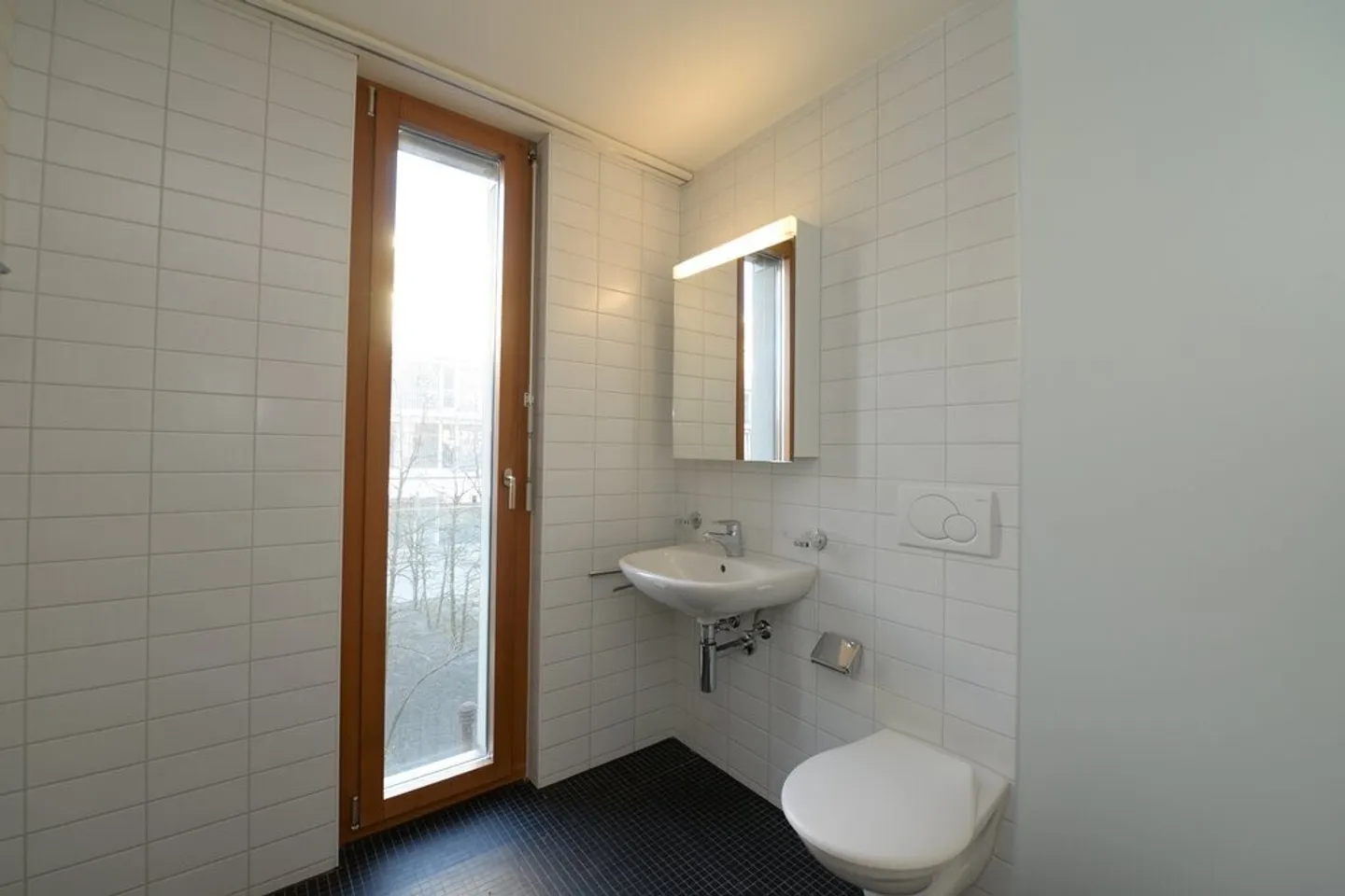 Modern 3.5-Room Apartment in Biel - Photo 6 of 10