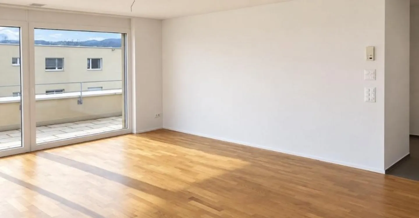Penthouse with Mountain View in Prime Location - Photo 5 of 9
