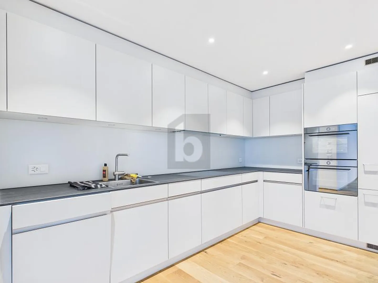 Luxurious Ground Floor Apartment - Photo 2 of 6