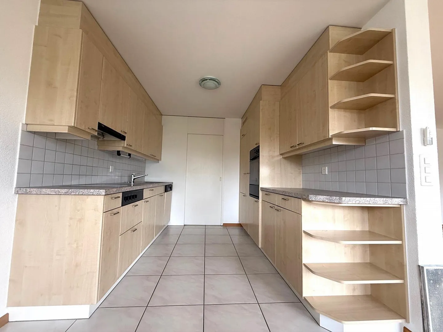 Centrally located 4.5-room apartment - Photo 3 of 10