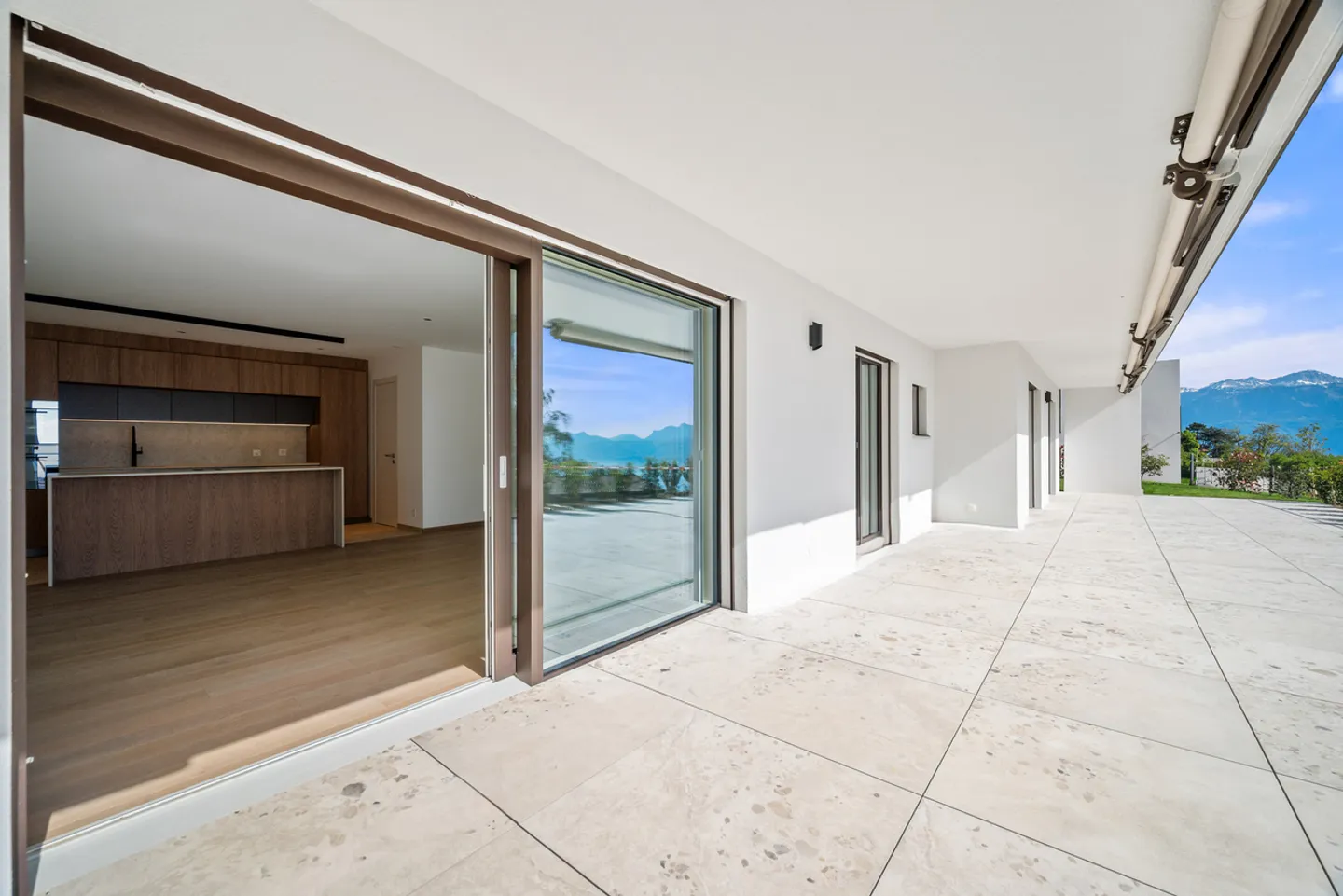 Appartement moderne avec vue sur le lac - Photo 3 sur 14