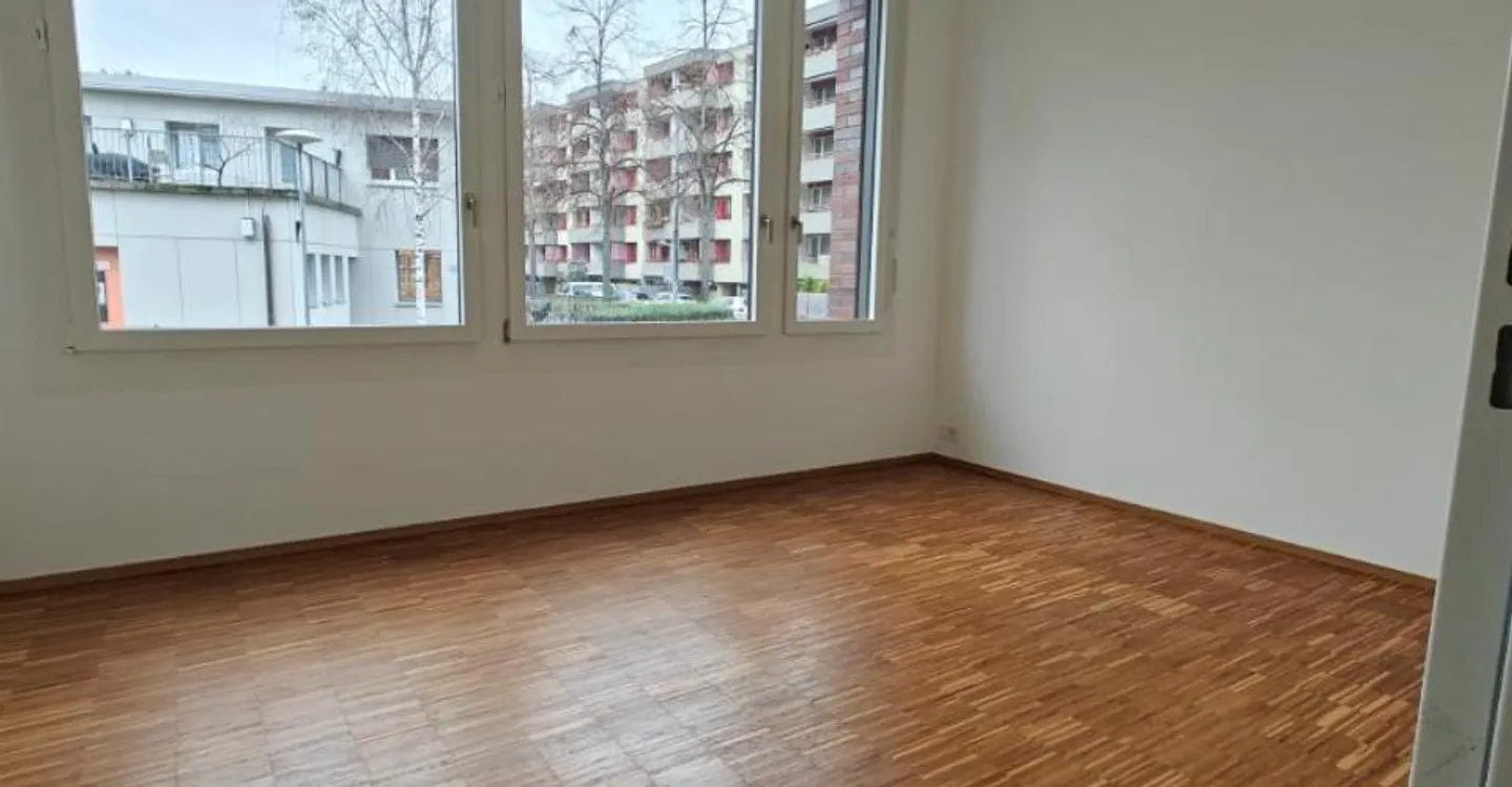 Geräumige Wohnung mit Loggia - Foto 3 von 3