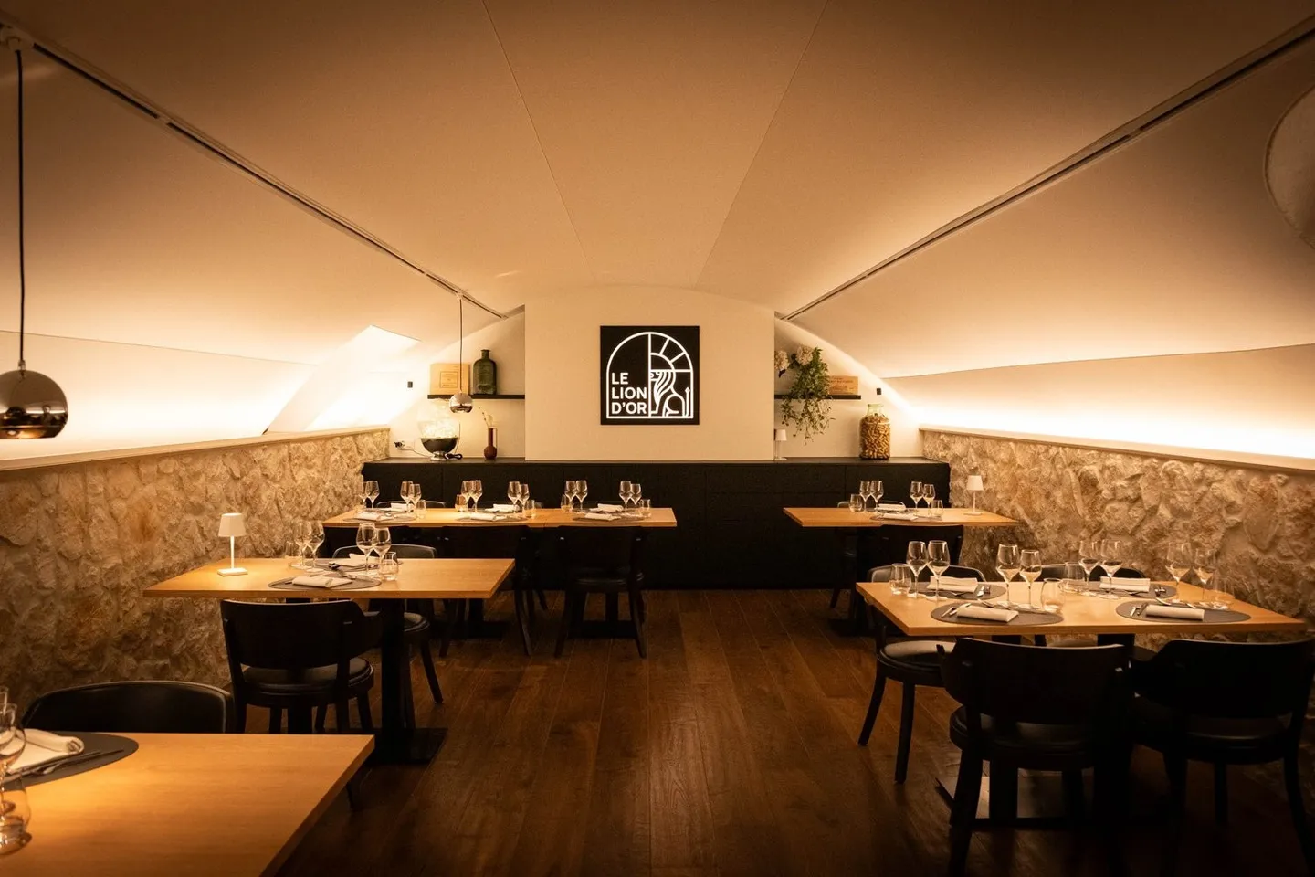 Restaurant in the center of Farvagny - Photo 2 of 6