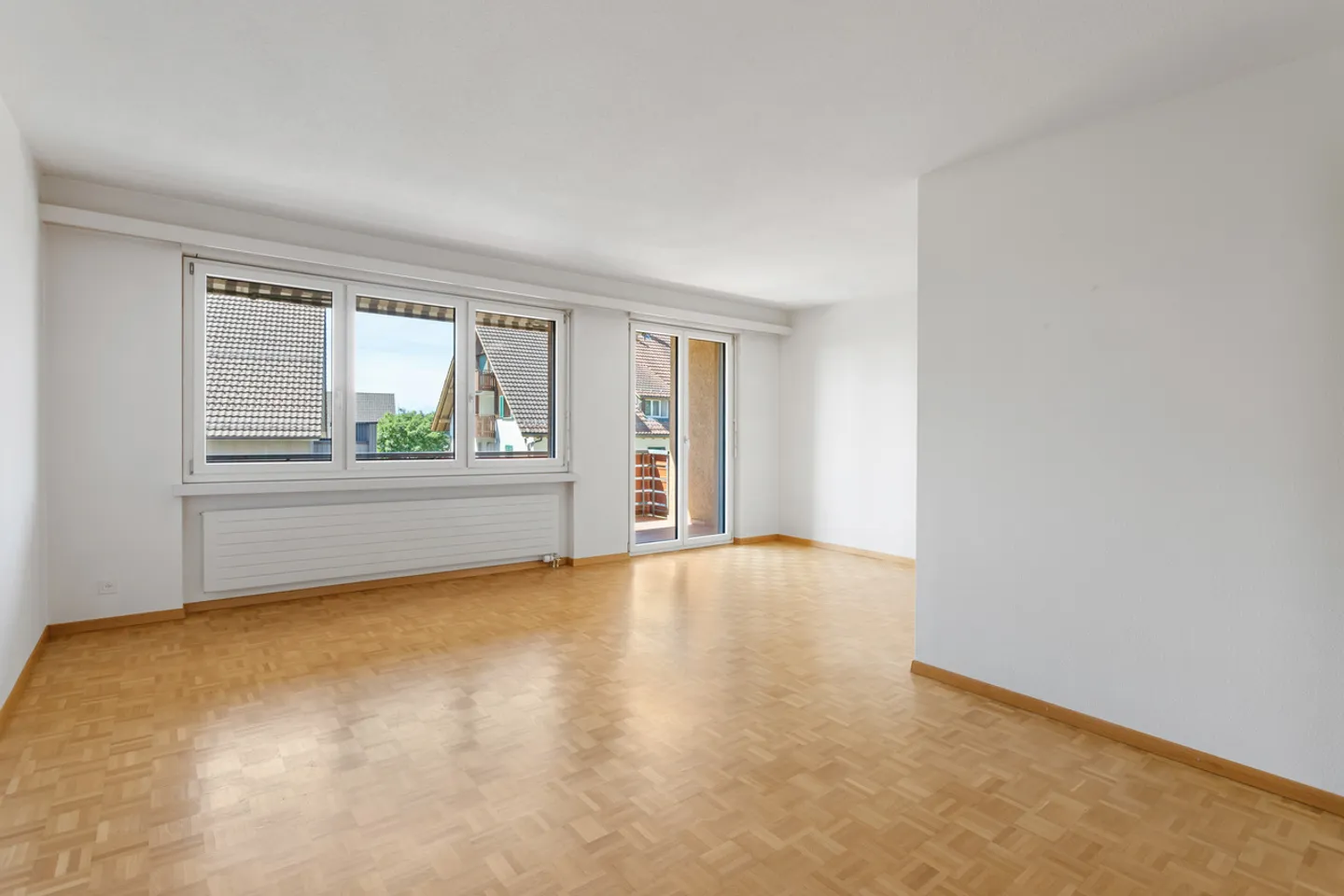 Old building apartment with sunny orientation in a desirable location - Photo 1 of 8