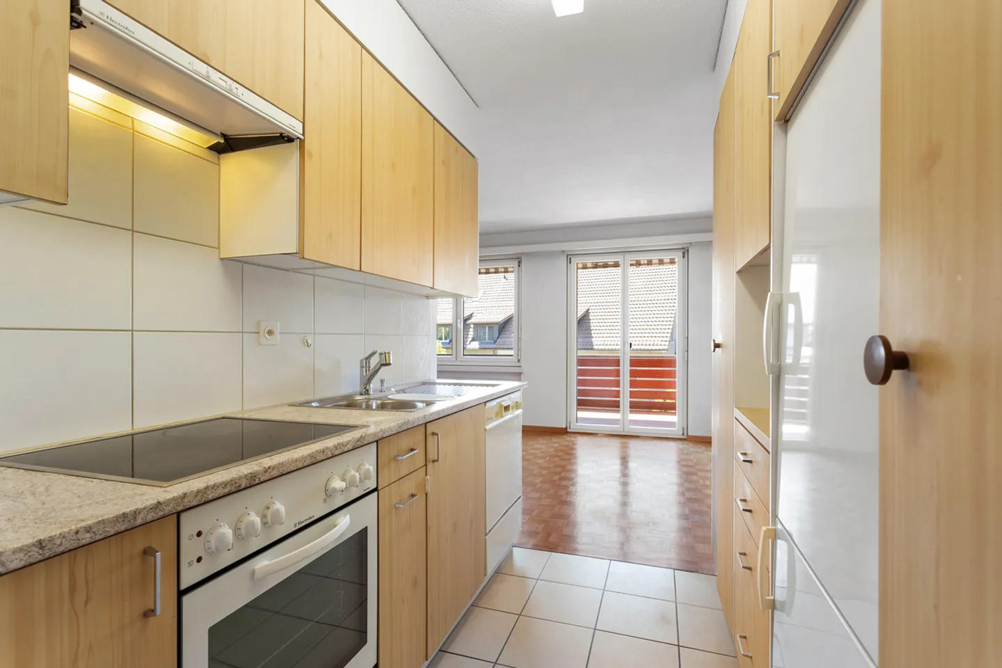 Old building apartment with sunny orientation in a desirable location - Photo 6 of 8