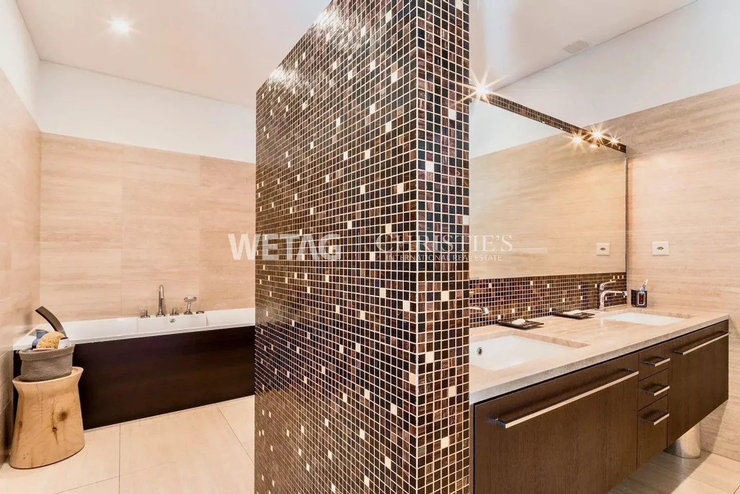 Modern Villa in Cadempino with Indoor Pool & Beautiful Garden - Photo 8 of 10