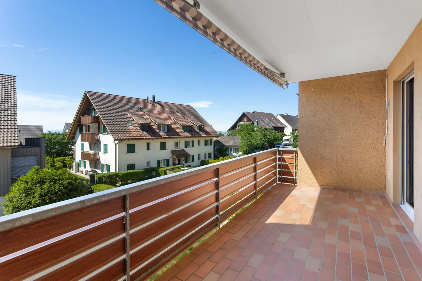 Old building apartment with sunny orientation in a desirable location - Photo 7 of 8