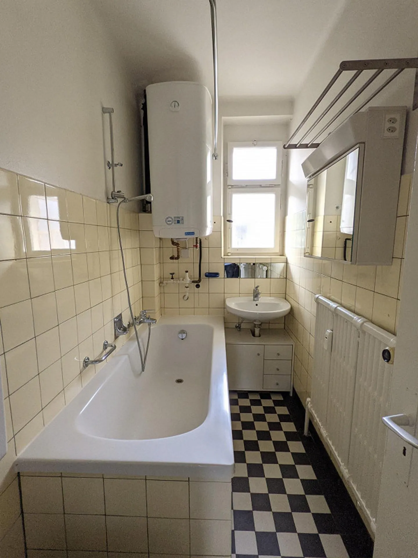 Charming 3-room old building apartment in the Gundeldingen district near SBB - Photo 6 of 14