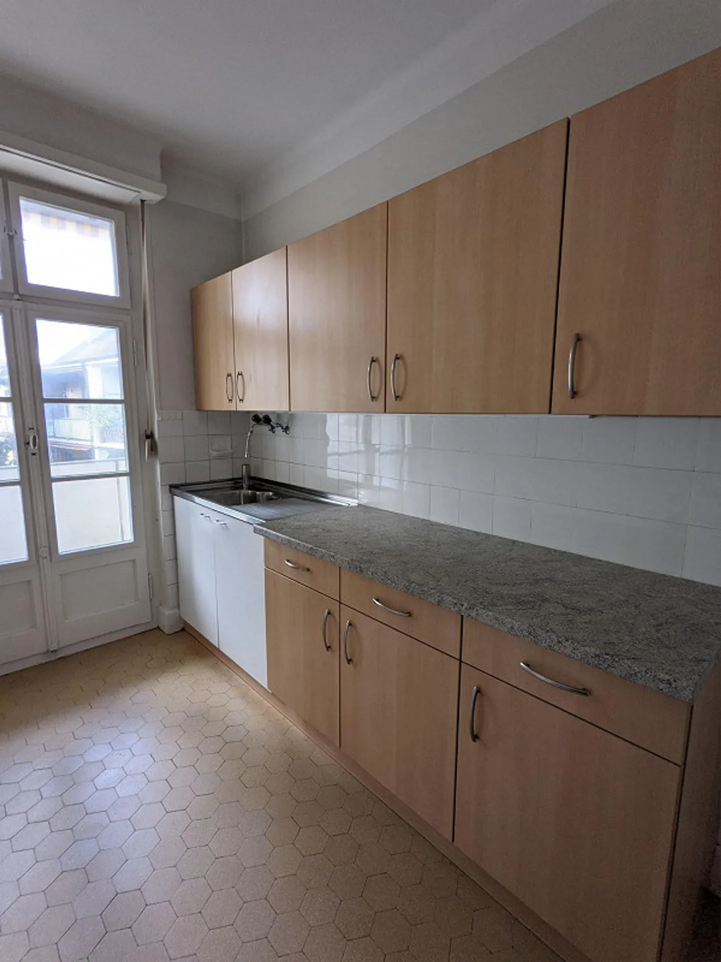 Charming 3-room old building apartment in the Gundeldingen district near SBB - Photo 4 of 14