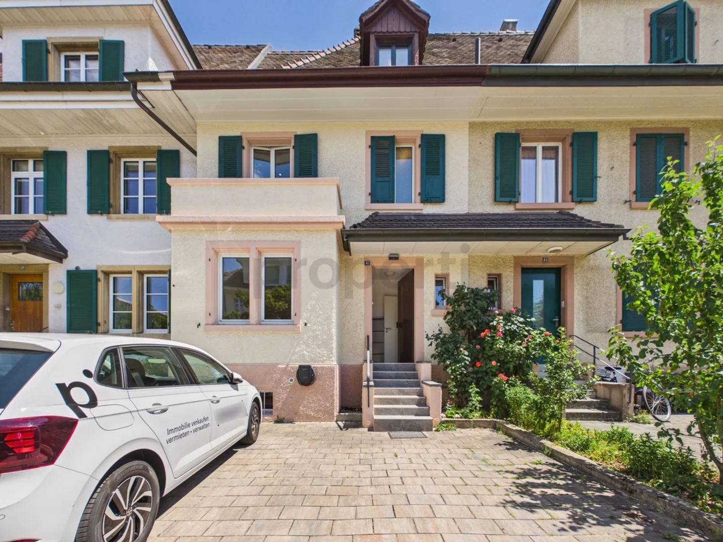 Charming terraced house in a quiet location with garden and private parking - Photo 1 of 13