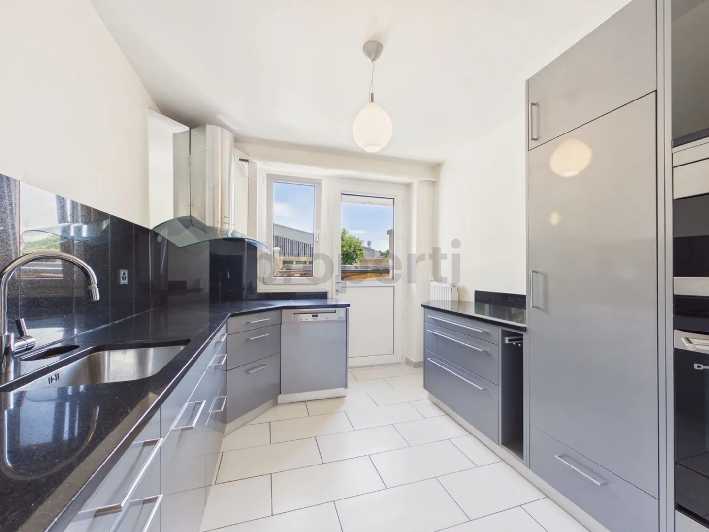 Charming terraced house in a quiet location with garden and private parking - Photo 9 of 13