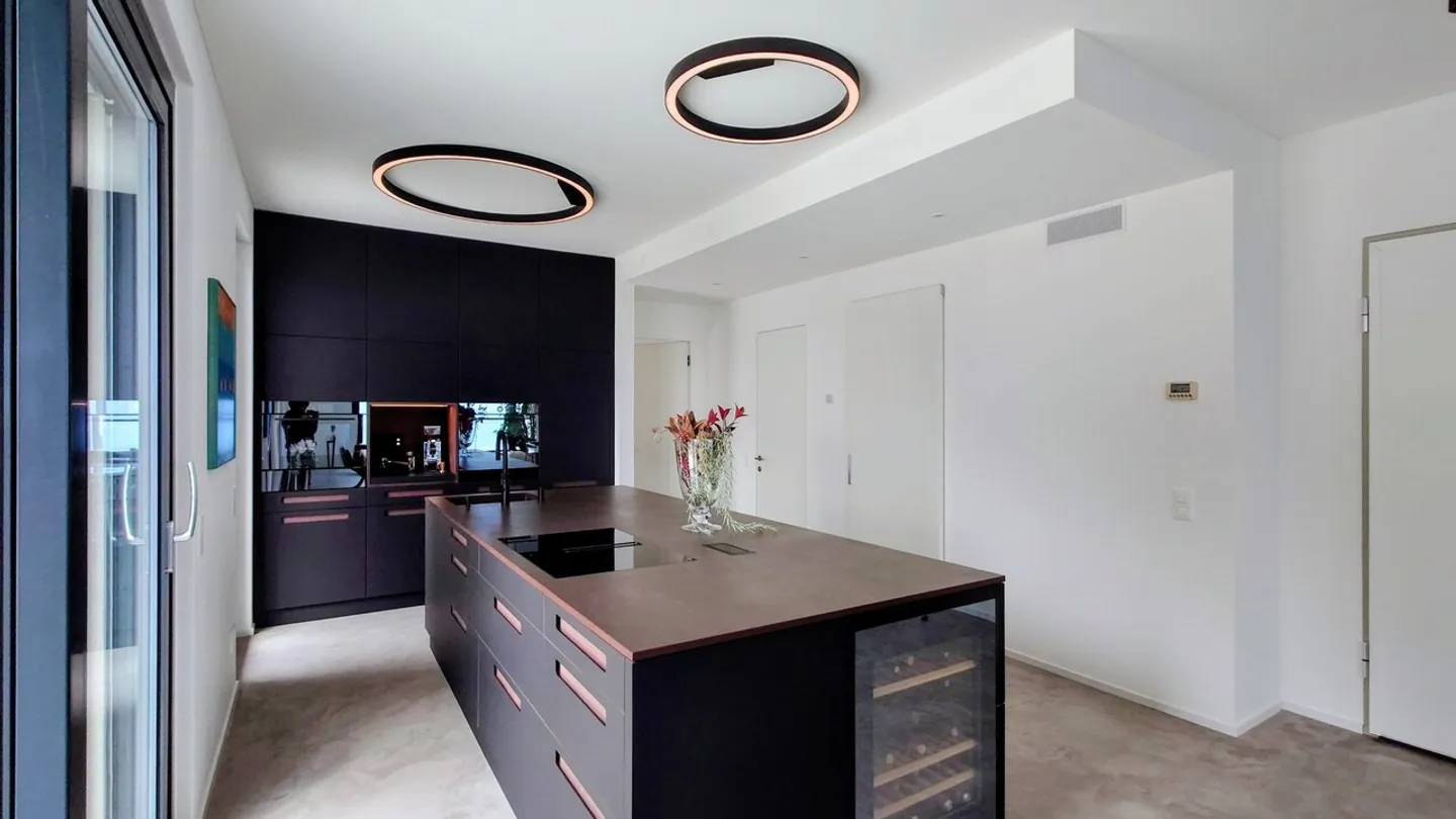 3.5-room apartment with limitless views and timeless architecture - Photo 4 of 13