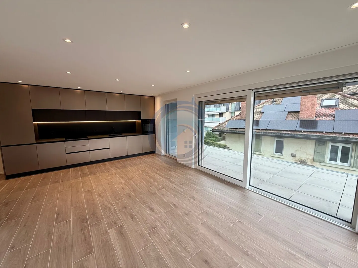 Appartement Moderne avec Grand Balcon - Photo 2 sur 12