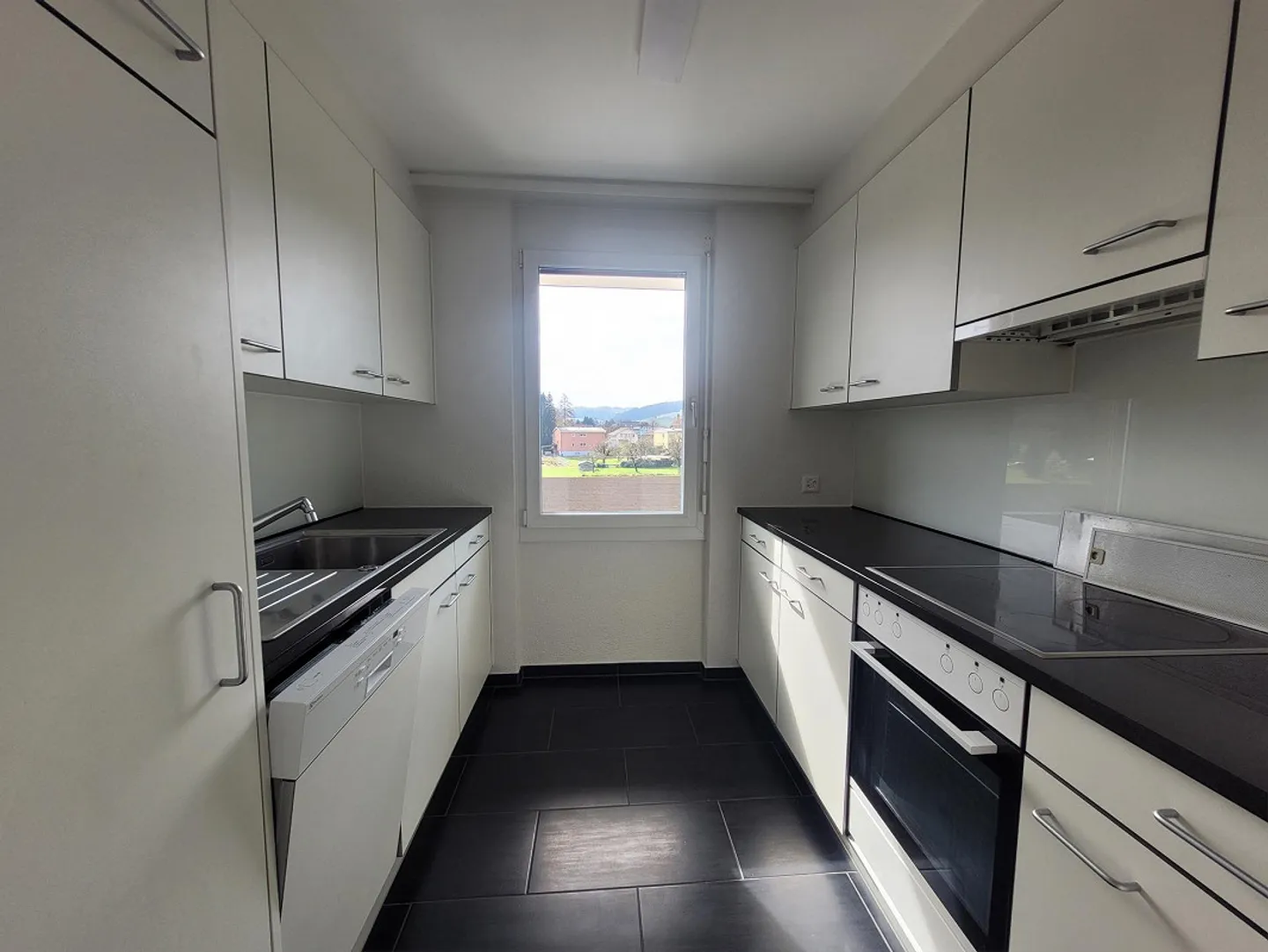 4.5 Room Apartment in a Beautiful Neighborhood - Photo 1 of 9