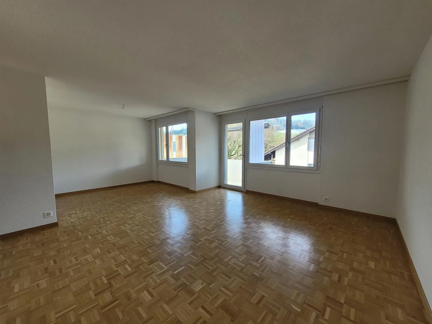 4.5 Room Apartment in a Beautiful Neighborhood - Photo 2 of 9